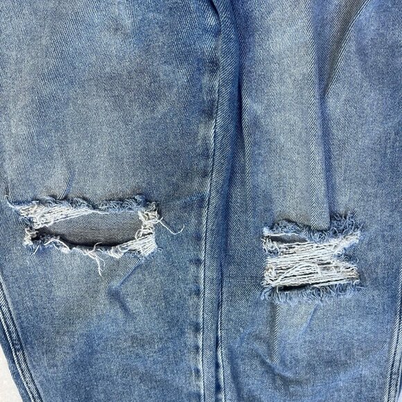 Arizona Highest-Rise Curvy Mom Jeans JUNIORS Size 9 Distressed Light Wash Denim - Picture 10 of 13